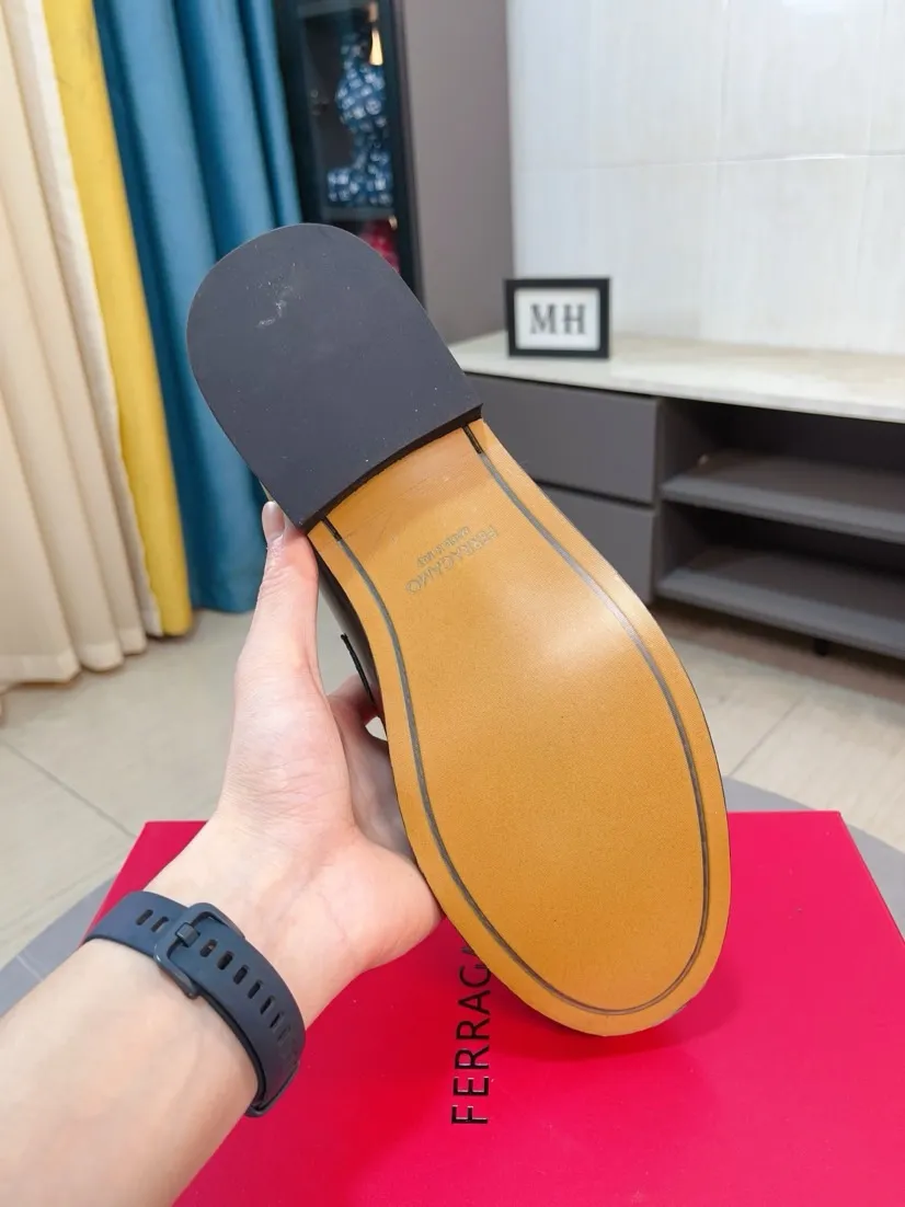 Men's shoes 💰560🌸🌸Water dyed cowhide 🆘[Salvatore Ferragamo] Ferragamo's latest casual business leather shoes for men! Available at counters simultaneously! The fabric is made of specially imported original suede calfskin, and the interior is made of imported water-dyed cowhide. It is absolutely luxurious and leads the fashion trend. Matching code: 38-44 45 customized
